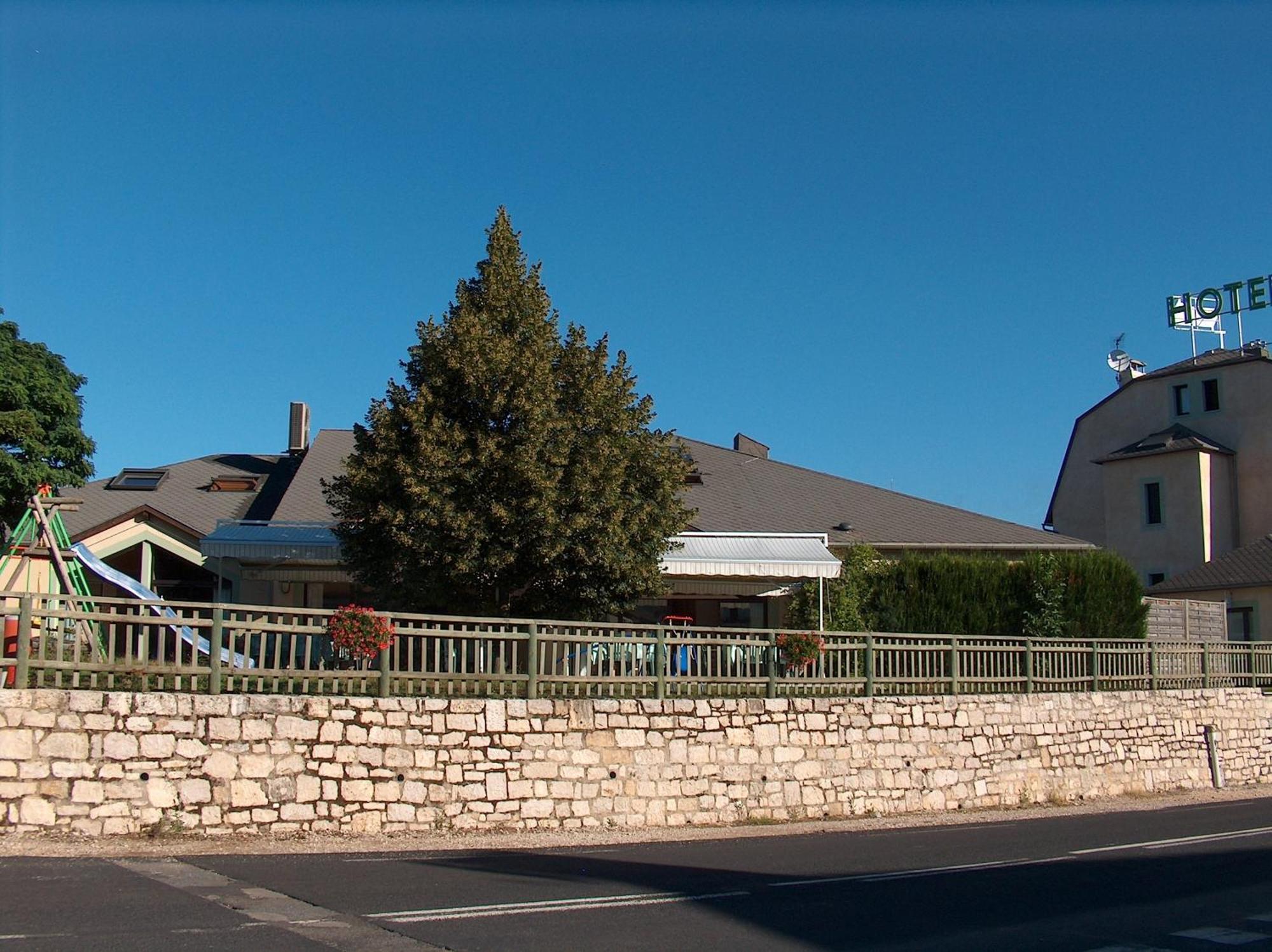 Hôtel-Restaurant Le Calice Du Gevaudan - A75 Banassac Exterior foto