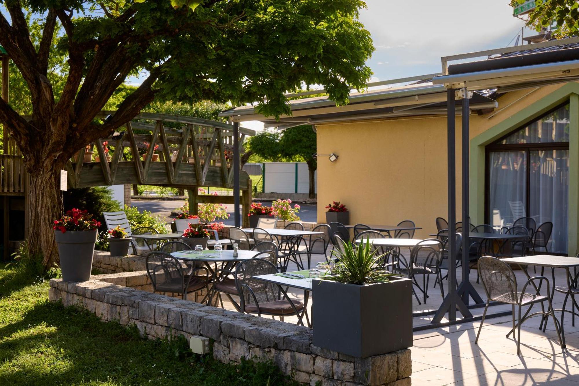 Hôtel-Restaurant Le Calice Du Gevaudan - A75 Banassac Exterior foto