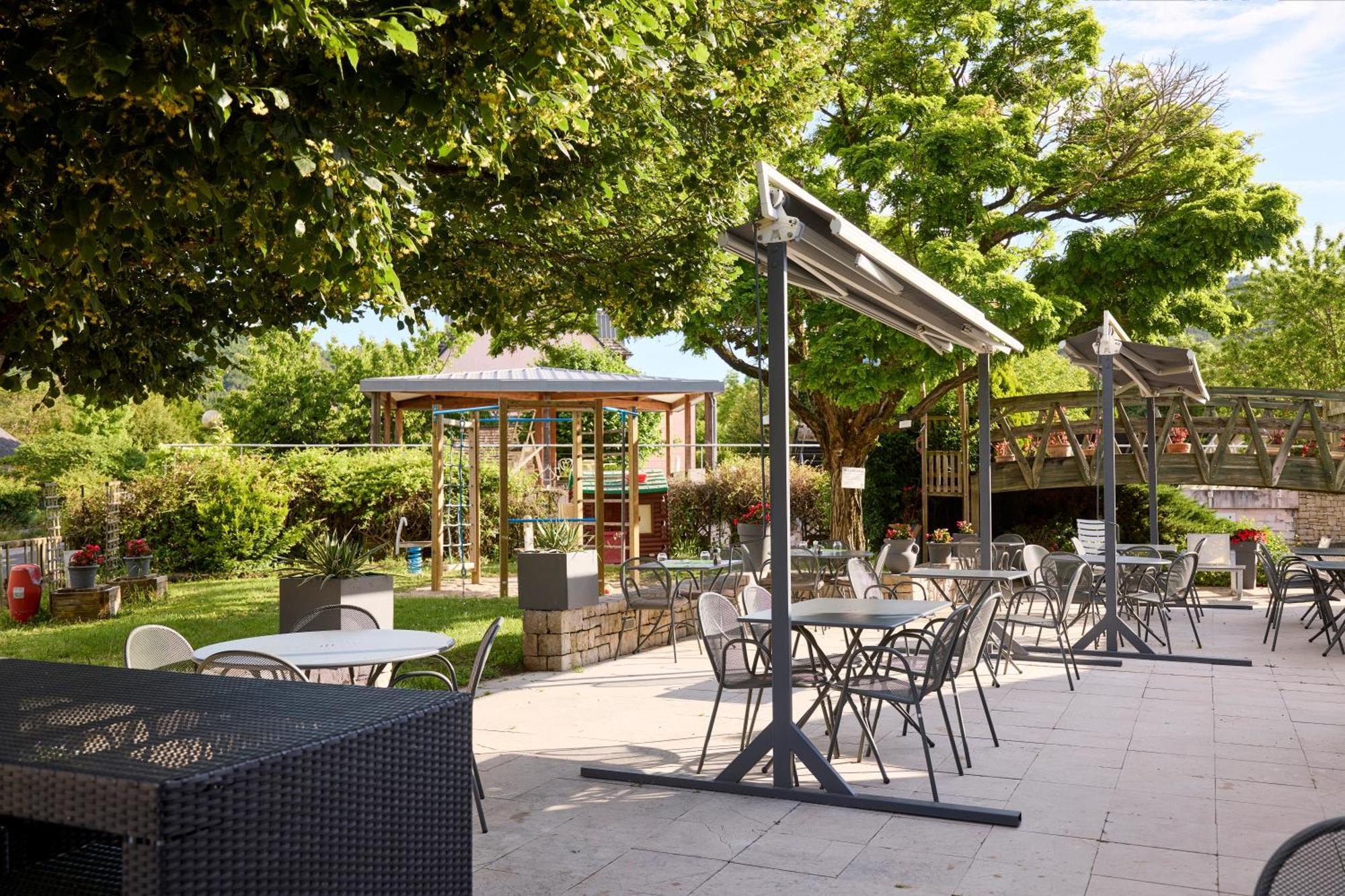 Hôtel-Restaurant Le Calice Du Gevaudan - A75 Banassac Exterior foto