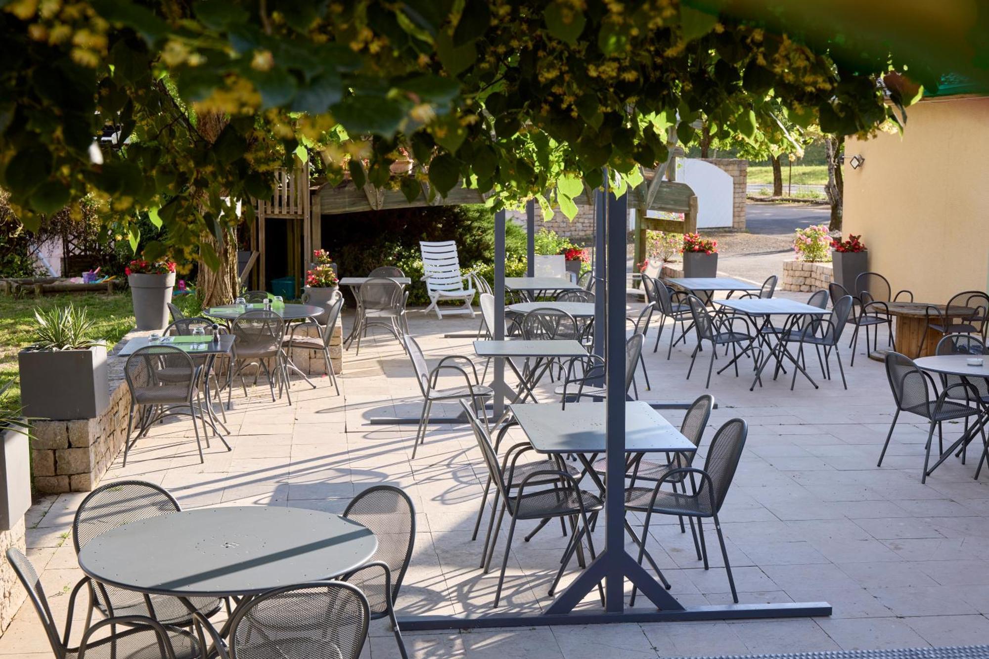 Hôtel-Restaurant Le Calice Du Gevaudan - A75 Banassac Exterior foto