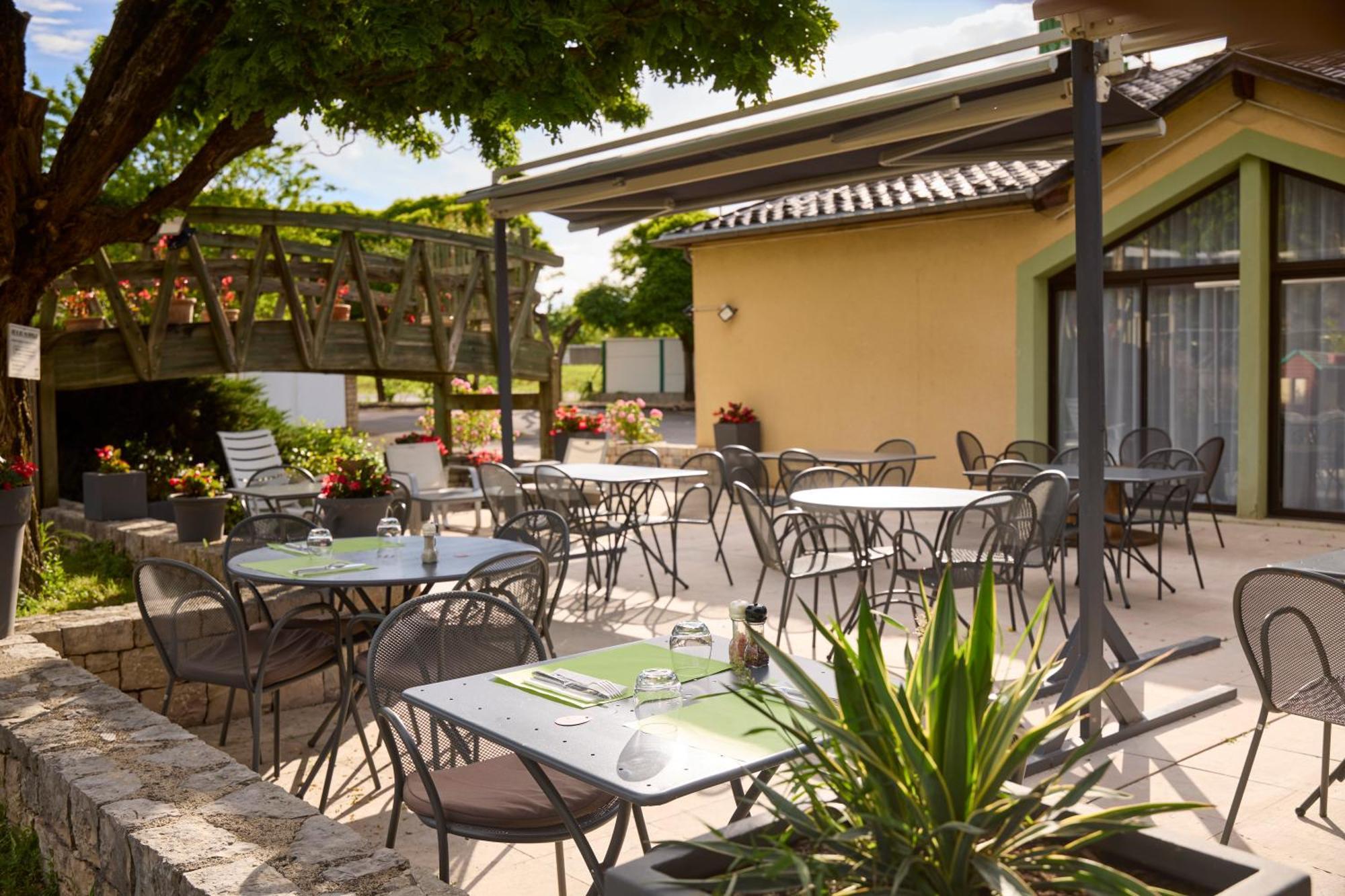 Hôtel-Restaurant Le Calice Du Gevaudan - A75 Banassac Exterior foto